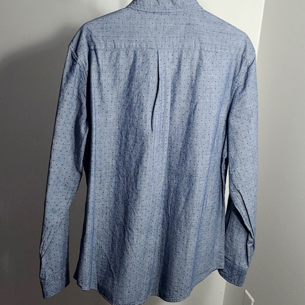 Button down - Picture 2 of 3